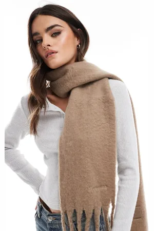 Pieces® – Superweicher Schal in Beige mit Fransen