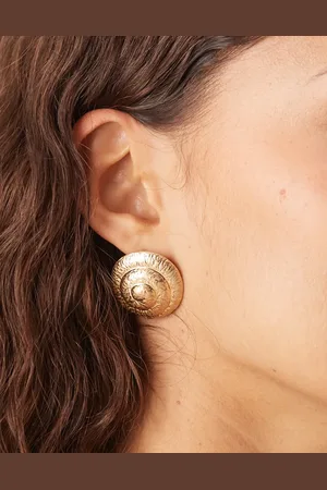 Accessorize – Angeraute Ohrringe in Goldoptik mit Wirbel-Muschel-Design