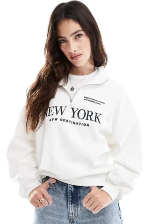 Stradivarius – Sweatshirt in Ecru mit „New York“-Schriftzug und kurzem Reißverschluss