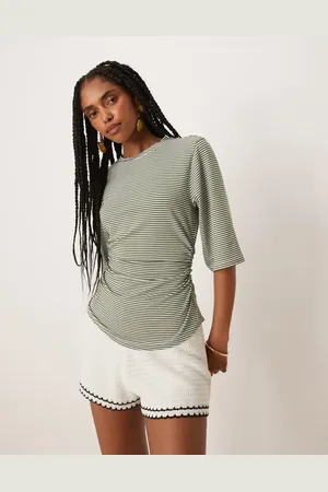 ASOS – Tailliertes T-Shirt in gestreiftem