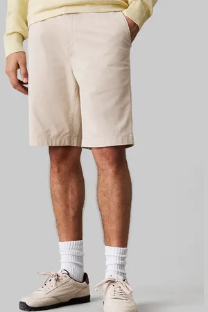 Calvin Klein – Gerade geschnittene Chino-Shorts aus Twill in Silver Lining