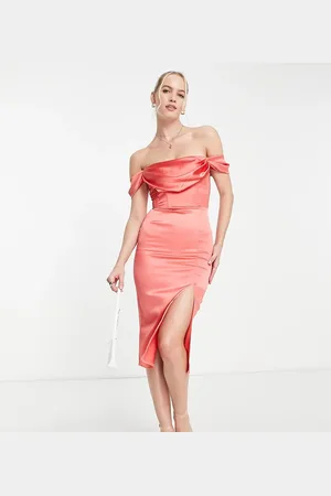First Distraction First Distraction The Label Tall – Satin-Midikleid in Korallenrot mit Schlitz
