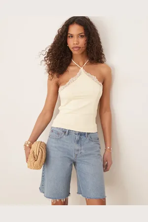 ASOS – Neckholder-Oberteil in Blassgelb mit Spitzenborte und geschmeidiger Haptik