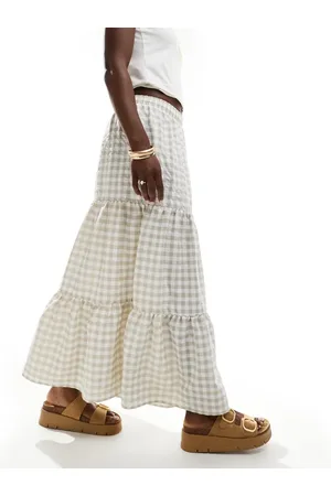 Miss Selfridge – Gestufter Maxirock in Steinbeige mit Vichy-Karo