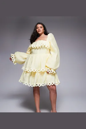 ASOS Curve – Gestuftes Minikleid in Buttermilchgelb mit Puffärmeln und Besatz im Cut-out-Design
