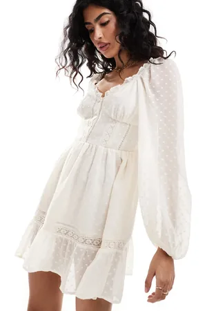 Miss Selfridge – Chiffon-Minikleid in Elfenbein mit Korsettdetail
