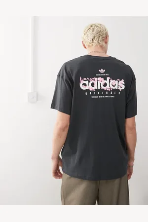 adidas – T-Shirt in mit floralem Print