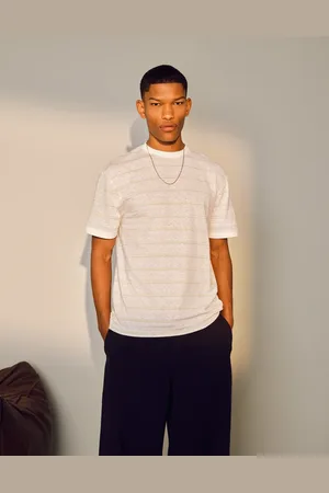 Topman – Regulär geschnittenes T-Shirt in Ecru meliert mit Streifen