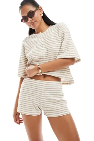 ASOS – Knappe Shorts in Beige mit abgenähtem Design und mittelhohem Bund, Kombiteil