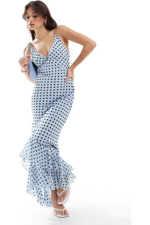 ASOS – Maxikleid in Blau gepunktet mit V-Ausschnitt, überkreuztem Riemchendesign am Rücken und unversäuberten Kanten