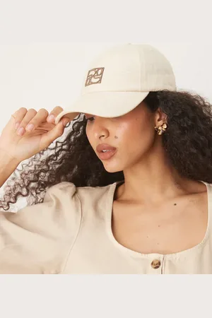Gina Tricot – Bestickte Kappe aus Strick in Beige