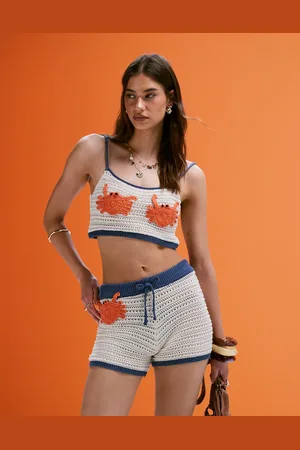 ASOS – Cropped Top in Häkel-Optik mit Krabben-Applikation, Kombiteil