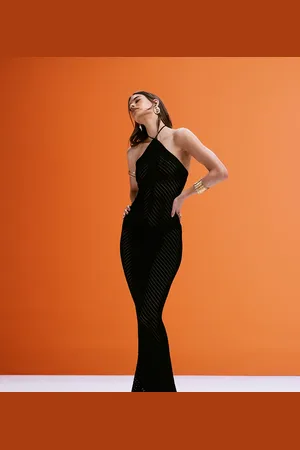 Murci – Exklusives, gestricktes Neckholder-Maxikleid in mit Rückenausschnitt