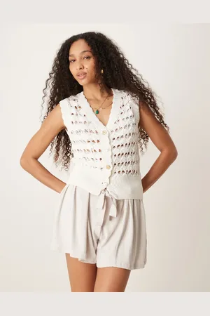 ASOS – Weste aus durchbrochenem Strick mit Muschelsaum und goldfarbenen Knöpfen