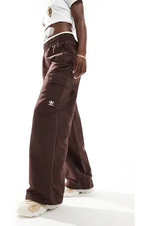 adidas – Essentials – Gewebte Cargohose in Schattenbraun