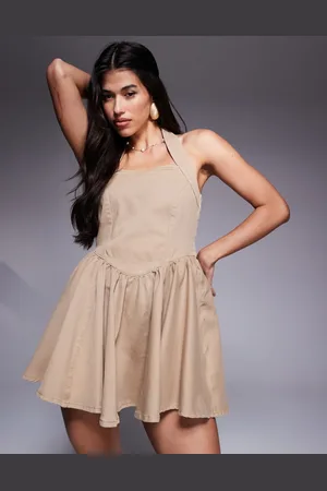 ASOS – Neckholder-Minikleid aus Denim in neutralem Farbton