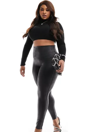 Spanx Plus – Figurformende Leggings aus Kunstleder mit hohem Bund in