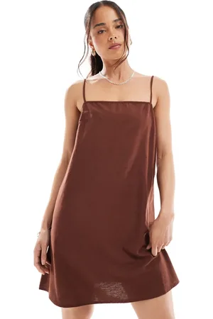 VERO MODA – Minikleid zum Hineinschlüpfen in Schokobraun mit Leinenanteil