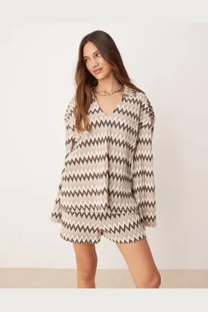 ASOS – Mini-Shorts mit braunem Winkelstreifenmuster, Kombiteil
