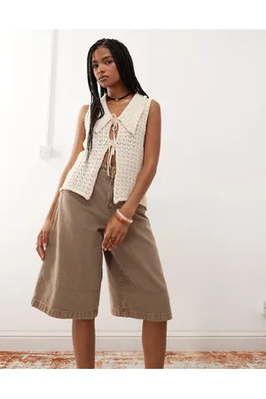 Reclaimed – Weste aus Strick in Creme mit Kragen und Bindedetail vorne