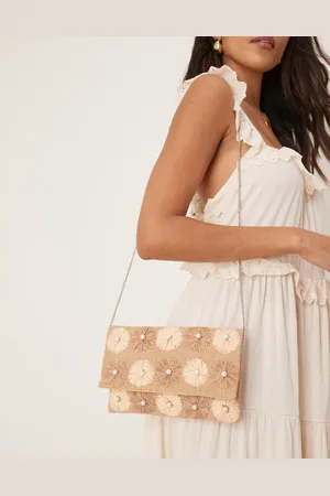 True Decadence – Clutch aus Stroh in mit Blumenverzierung