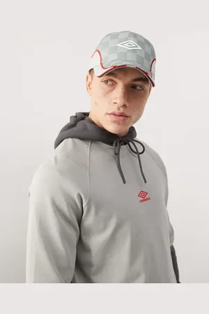 Umbro – Kappe in und Rot mit Logo und Bahnen-Design