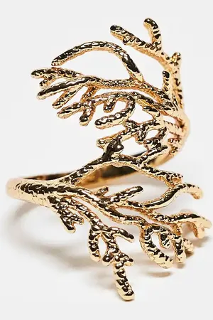 ASOS – Goldfarbener Ring im Korallen-Design