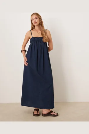 ASOS – Maxi-Hängerkleid aus Denim in Rinse-Waschung mit gesmoktem Dekolleté