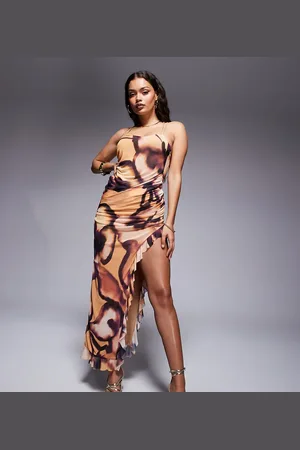 ASOS ASOS DESIGN Petite – Maxikleid aus gelb-schwarzem Netzstoff mit Blumenmuster, Rüschen und Trägern