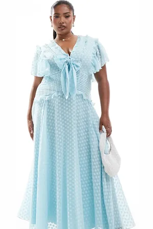 ASOS ASOS DESIGN Curve – Midikleid aus Jacquard in Eisblau mit Ausbrennerpunktemuster, Flatterärmeln und Bindeband vorne