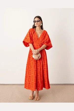 ASOS – Midikleid in Rot mit Lochstickerei, weiten Ärmeln und tiefem Ausschnitt
