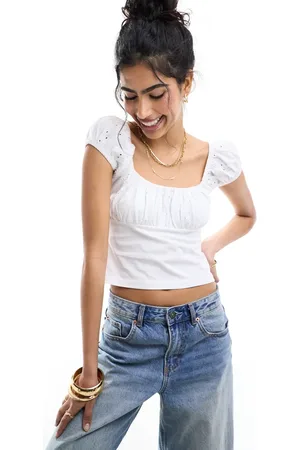 ASOS – Oberteil in mit Milchmädchen-Schnitt und Lochstickerei