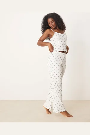 Boux Avenue – Set in Elfenbeinweiß mit schwarzem Schleifenmuster, aus Camisole und Hose