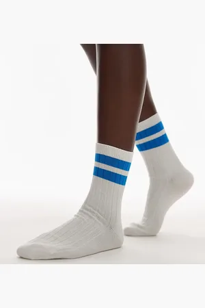 & OTHER STORIES – Gerippte Socken in mit kontrastierendem blauem Sockenbund