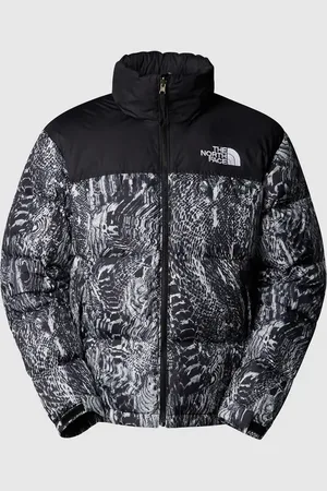 The North Face – 1996 Retro Nuptse – Jacke in der Farbe Black Wood Snake PR