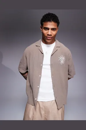 ASOS – Kastiges Hemd in mit Reverskragen und Stickerei auf der Brust