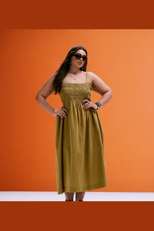 ASOS ASOS DESIGN Curve – Maxikleid aus Baumwoll-Satin in Moosgrün mit gesmoktem Dekolleté