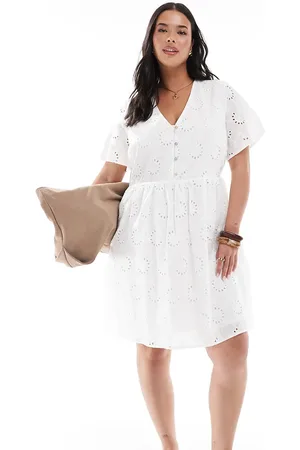 New Look New Look Curve – Minikleid in mit Lochstickerei