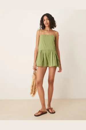 ASOS – Playsuit in Khaki mit schmalen Trägern, weitem Rock und tiefer Taille