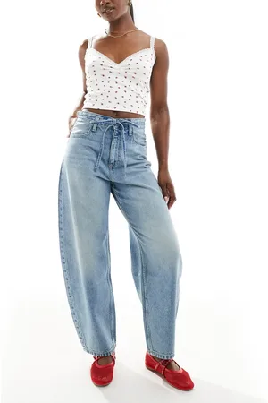 Bershka – Vorne gebundene Barrel-Leg-Jeans in mittelblauer Waschung