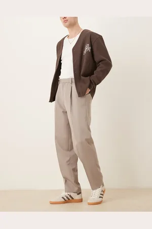 ASOS – Elegante, schmal zulaufende Oversize-Hose in dunklem Steinbeige mit Bundfalten