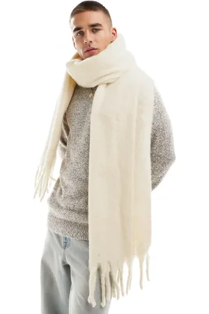 ASOS – Flauschiger Deckenschal in Cremeweiß