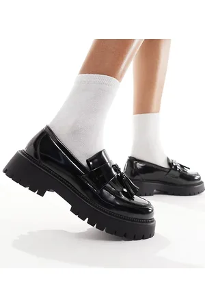 Schuh Wide Fit – Lachelle – Bommel-Loafer mit dicker Sohle in schwarzem Lackleder