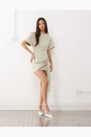 Lioness – Martini – Strukturiertes, hochgeschlossenes Minikleid in Matchagrün mit Metalldetails und drapierter Taille