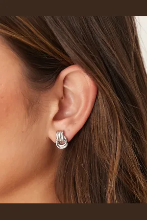 ASOS – Kleine silberfarbene Ohrringe mit Türklopfer-Design