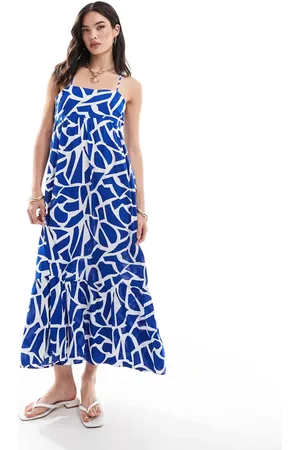ONLY – Gestuftes Maxi-Trägerkleid mit abstraktem Muster in