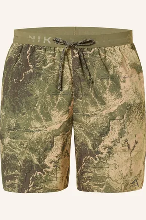 Nike 2-In-1-Laufshorts Stride gruen