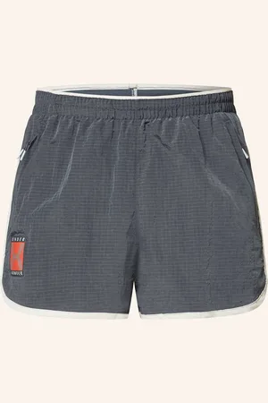Under Armour Laufshorts 96 Run grau