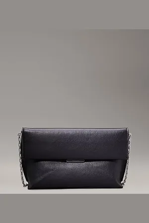Calvin Klein Schultertasche aus genarbtem Leder