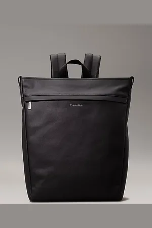 Calvin Klein Eckiger Rucksack mit Reißverschluss oben